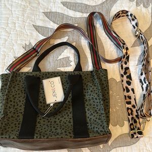 Jen & Co Green and Black cheetah print bag with 2 sets of removable straps
